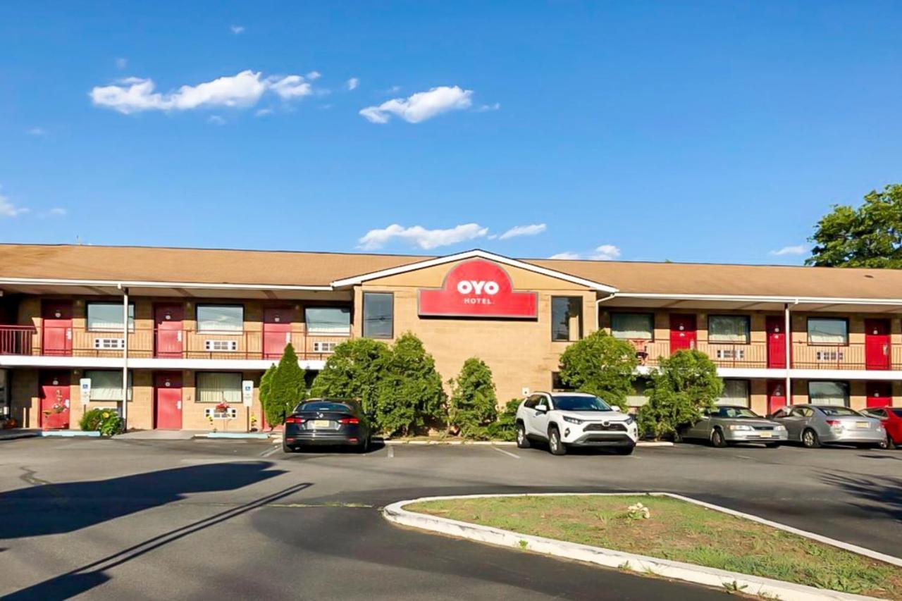 Oyo Hotel Edison Nj Route 1 Eksteriør billede