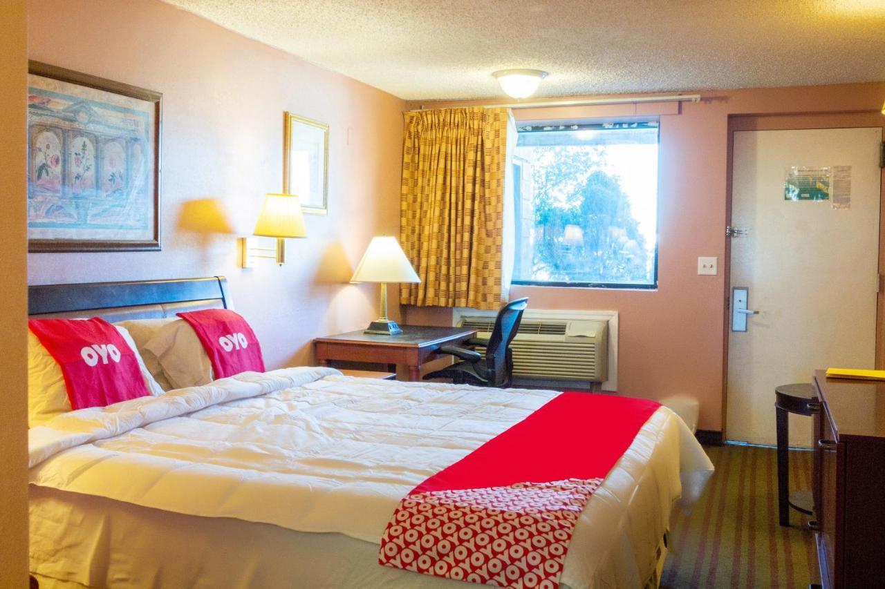 Oyo Hotel Edison Nj Route 1 Eksteriør billede