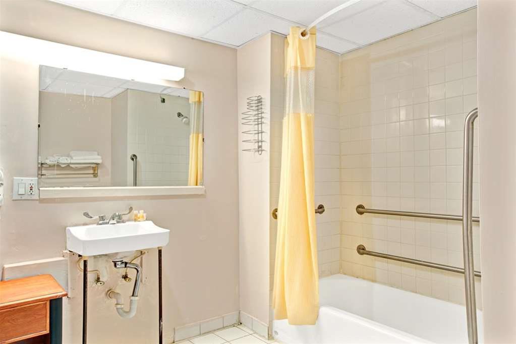 Oyo Hotel Edison Nj Route 1 Eksteriør billede